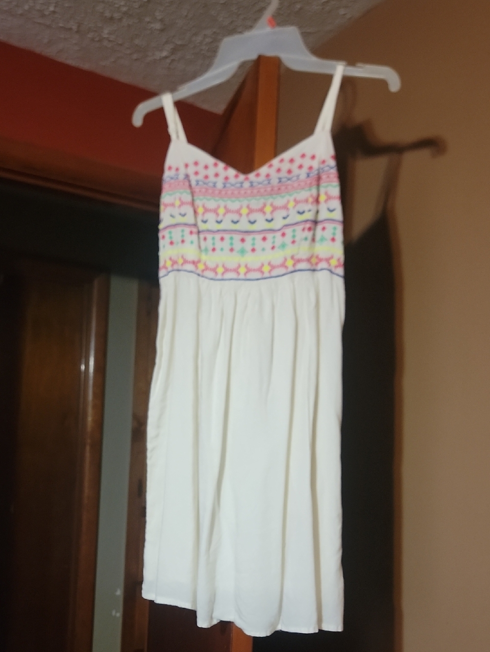 Mudd White Top with Purple Logo and Tag Print